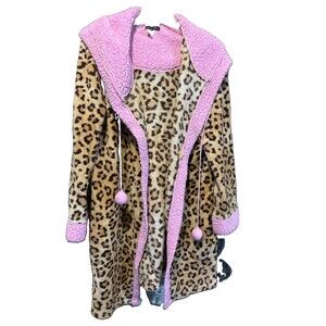 em & alfie Leopard Print Hooded Robe with Pink Sherpa Lining and Sequin LOVE OS